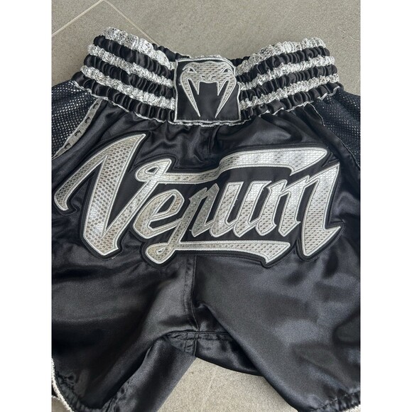 Venum Muay Tai Shorts Men's Size L Large MMA Fighter Absolute 2.0 - Picture 2 of 10
